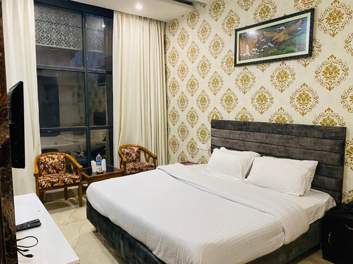 Hotel Hollywood - Family Hotel Zirakpur Ngoại thất bức ảnh