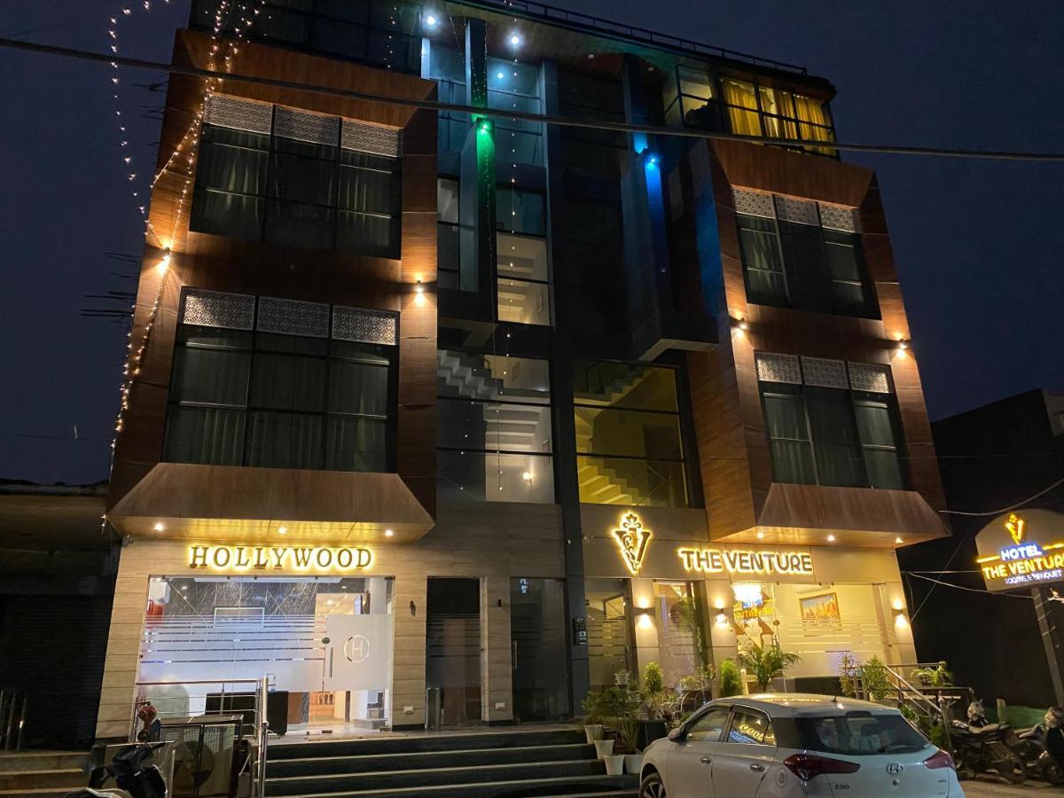 Hotel Hollywood - Family Hotel Zirakpur Ngoại thất bức ảnh
