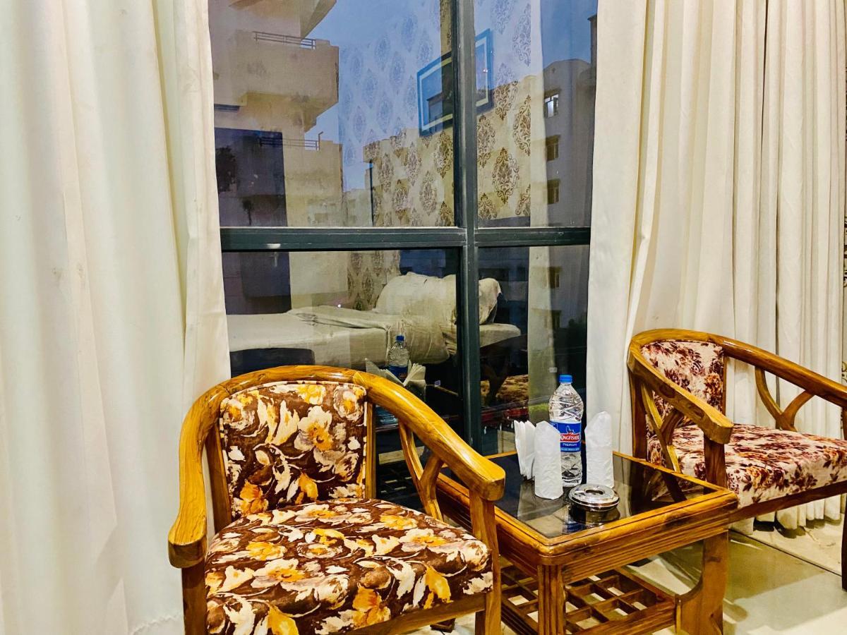 Hotel Hollywood - Family Hotel Zirakpur Ngoại thất bức ảnh